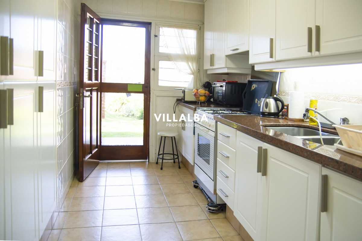 Apartamento ID.2044 - Hermosa casa en venta a pocos metros del mar.