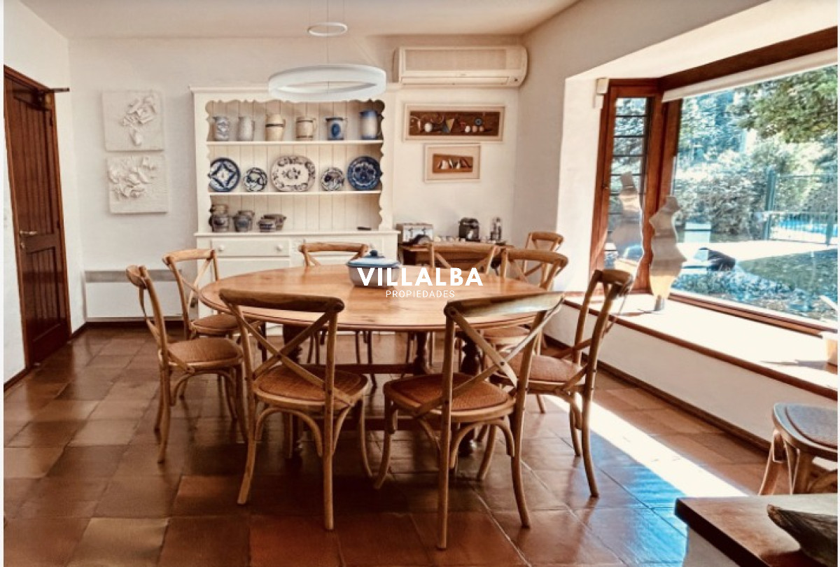 Casa ID.4912 - Vende casa en playa brava, Punta del Este de 5 dormitorios 