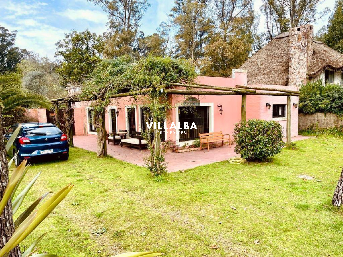 Apartamento ID.3549 - Hermosa casa en zona pinares a metros de la playa 