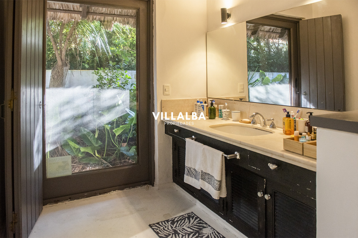 Casa ID.4913 - Casa de 4 dormitorios en venta, en Golf Punta del Este