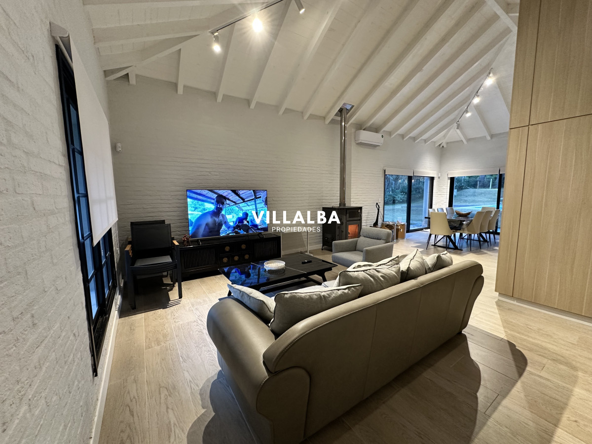 Apartamento ID.3826 - Vende casa de 3 dormitorios con fondo al Club de Golf, Punta Ballena