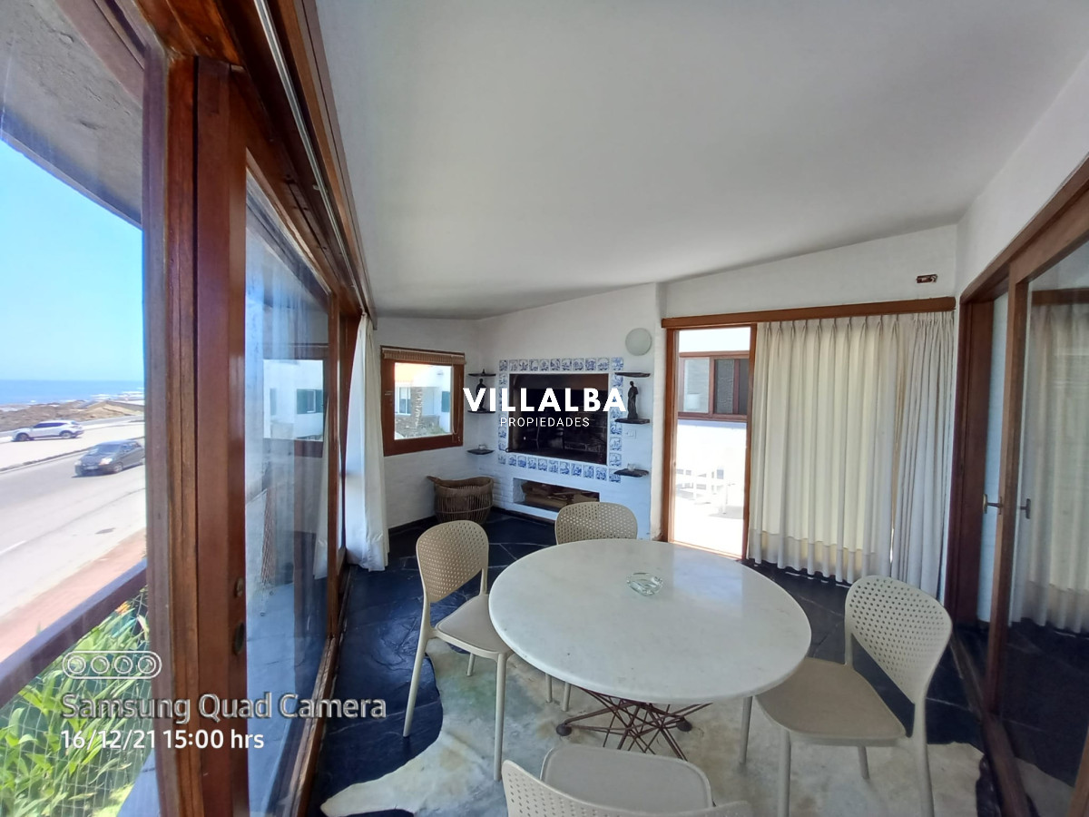 Casa ID.1689 - Vende casa en excelente estado, reciclada. De 6 dormitorios en Peninsula. Punta del Este