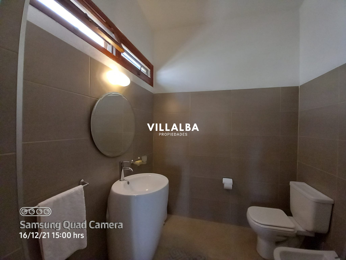 Casa ID.1689 - Vende casa en excelente estado, reciclada. De 6 dormitorios en Peninsula. Punta del Este