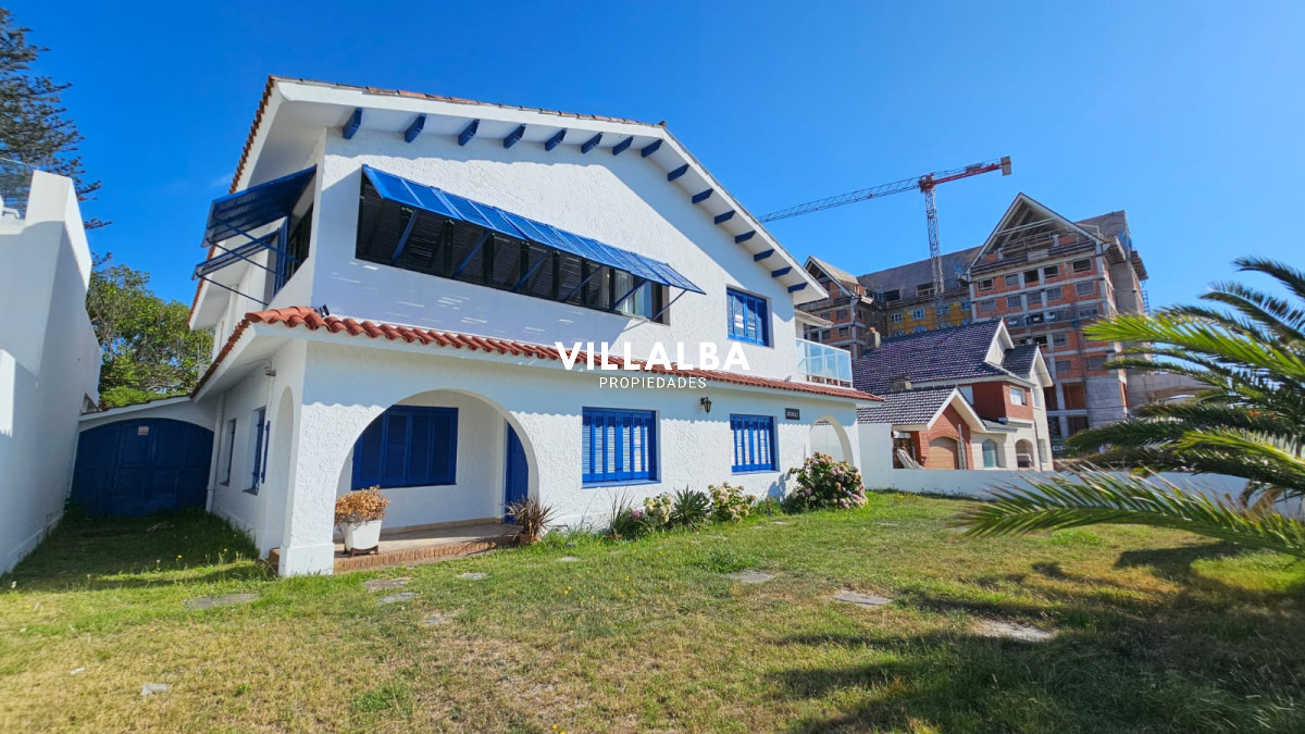 Apartamento ID.3322 - Importante residencia frente al mar en venta.