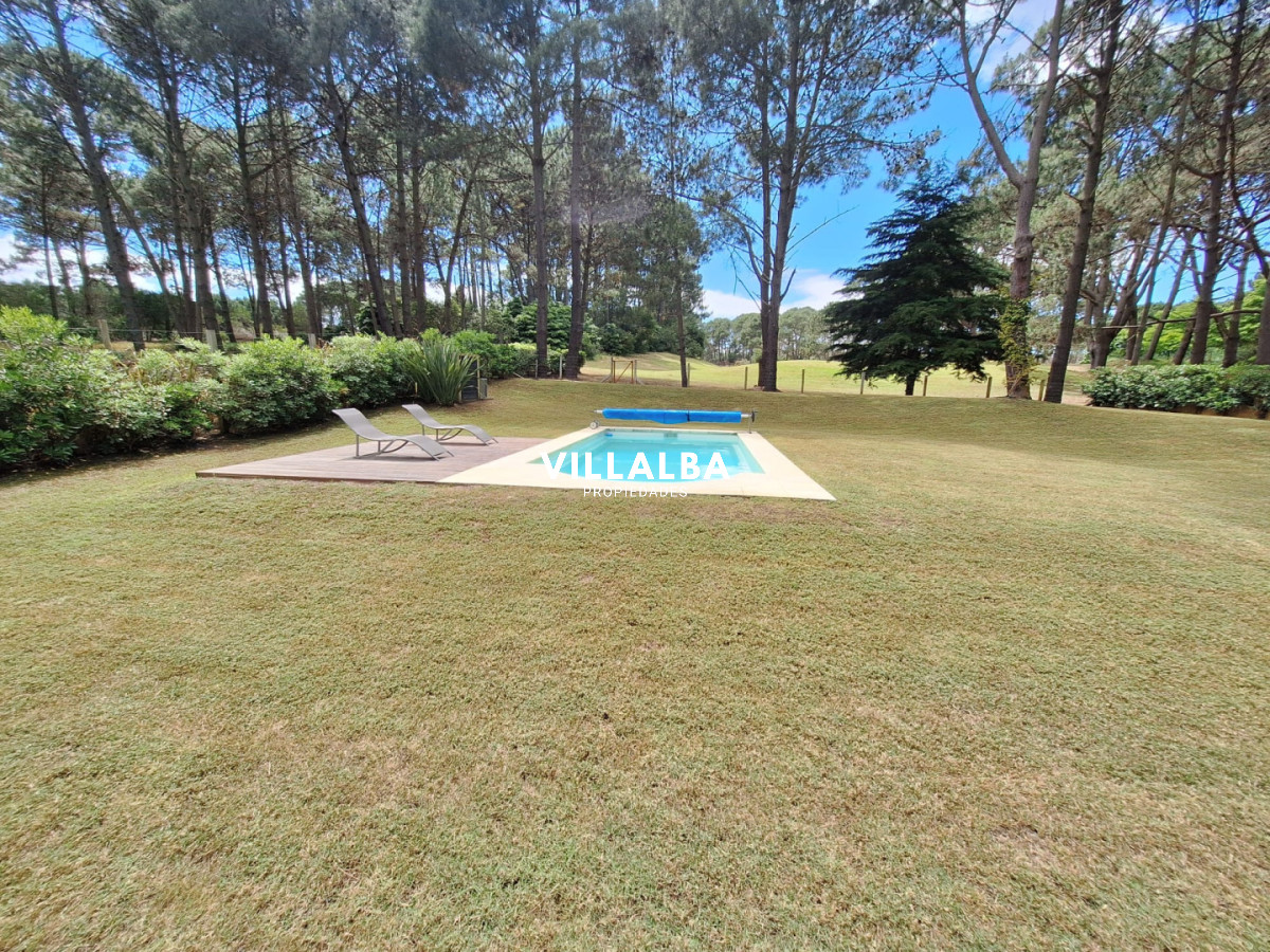 Apartamento ID.3826 - Vende casa de 3 dormitorios con fondo al Club de Golf, Punta Ballena