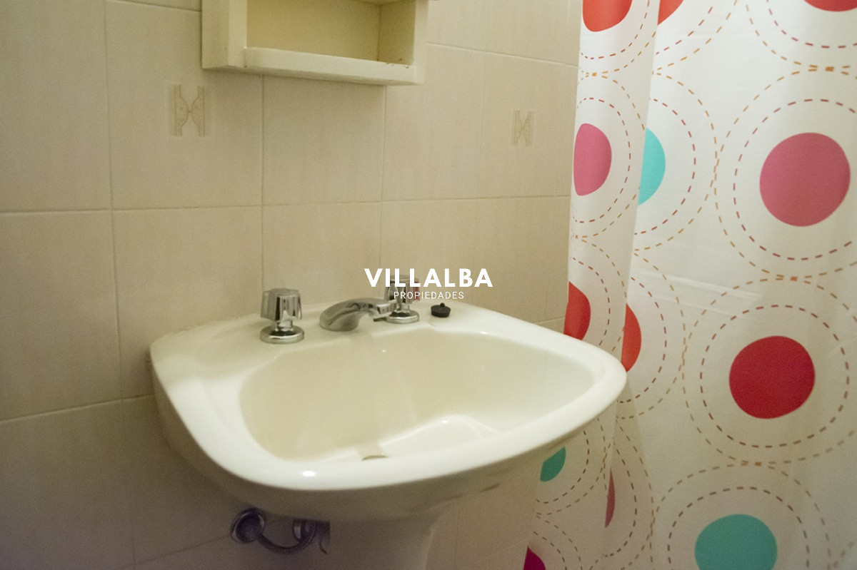 Casa ID.1694 - Gran chalet de 6 dormitorios en venta en zona residencial.