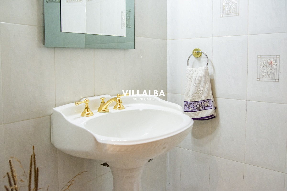 Casa ID.1694 - Gran chalet de 6 dormitorios en venta en zona residencial.