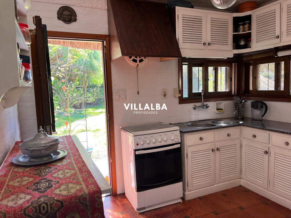 Casa ID.3671 - Hermosa cabaña de 4 dormitorios en venta a metros de Playa Mansa, Punta del Este