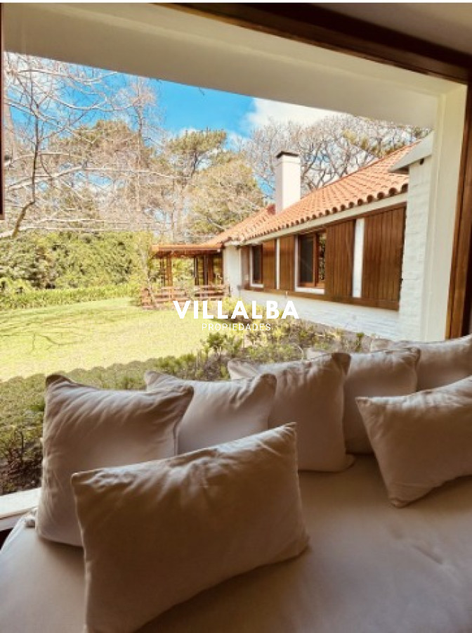 Casa ID.4912 - Vende casa en playa brava, Punta del Este de 5 dormitorios 