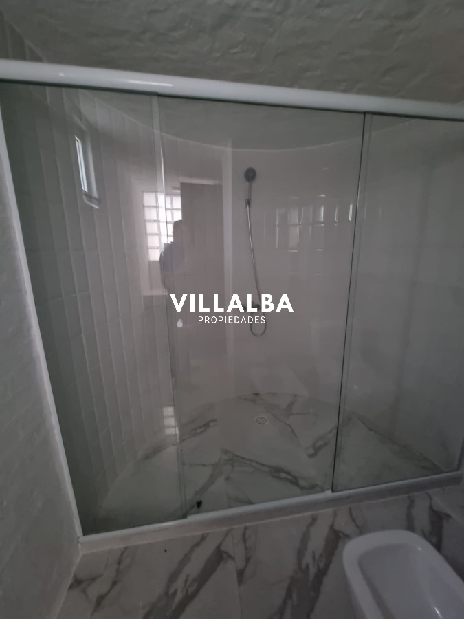 Apartamento ID.2038 - Oportunidad, casa en primera línea de playa mansa.