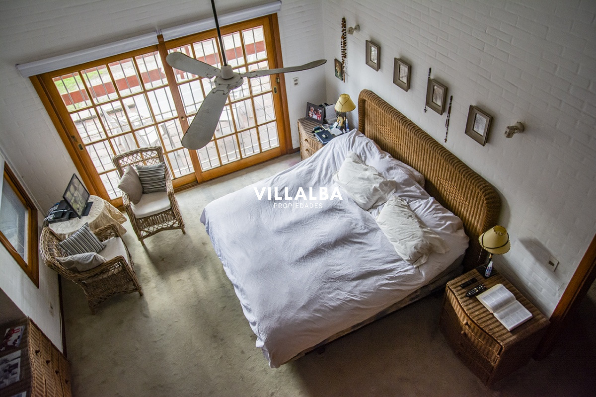 Casa ID.1694 - Gran chalet de 6 dormitorios en venta en zona residencial.