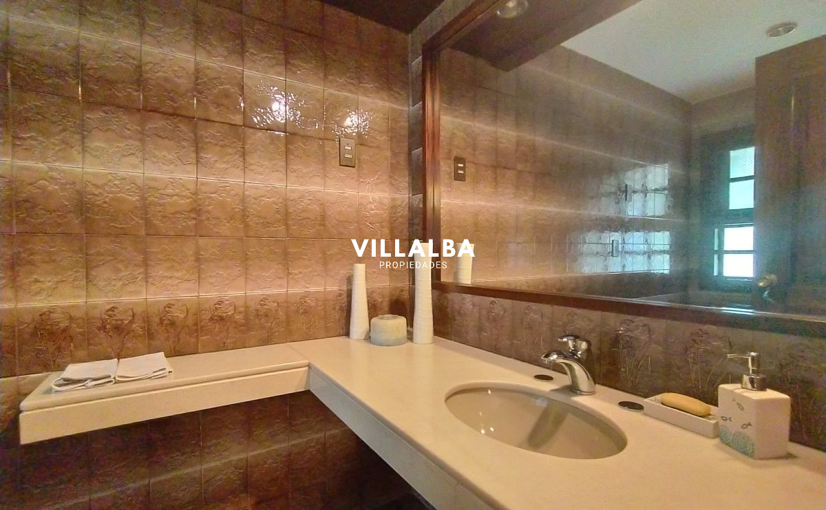 Apartamento ID.3323 - Hermosa mansión en Golf de 6 dormitorios , Punta del Este