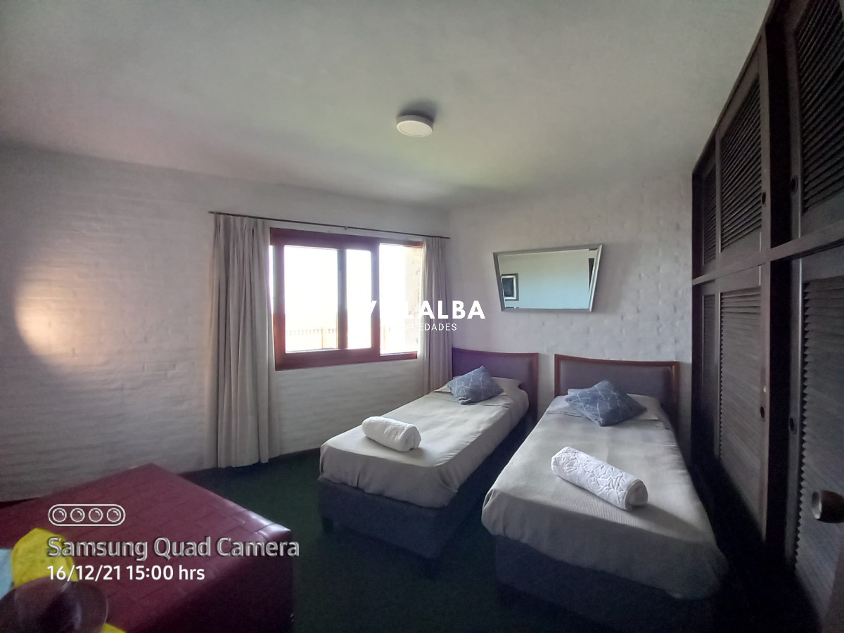 Casa ID.1689 - Vende casa en excelente estado, reciclada. De 6 dormitorios en Peninsula. Punta del Este