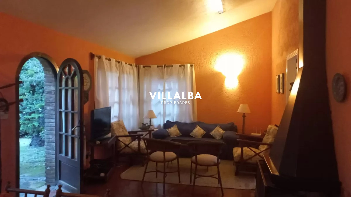 Apartamento ID.1483 - Venta Casa en Aidy Grill, Punta del Este con parrillero a pocas cuadras del mar