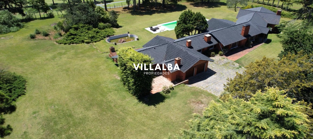 Casa ID.3251 - En venta casa de 4 dormitorios, con agradable entorno en Golf, Punta del Este.