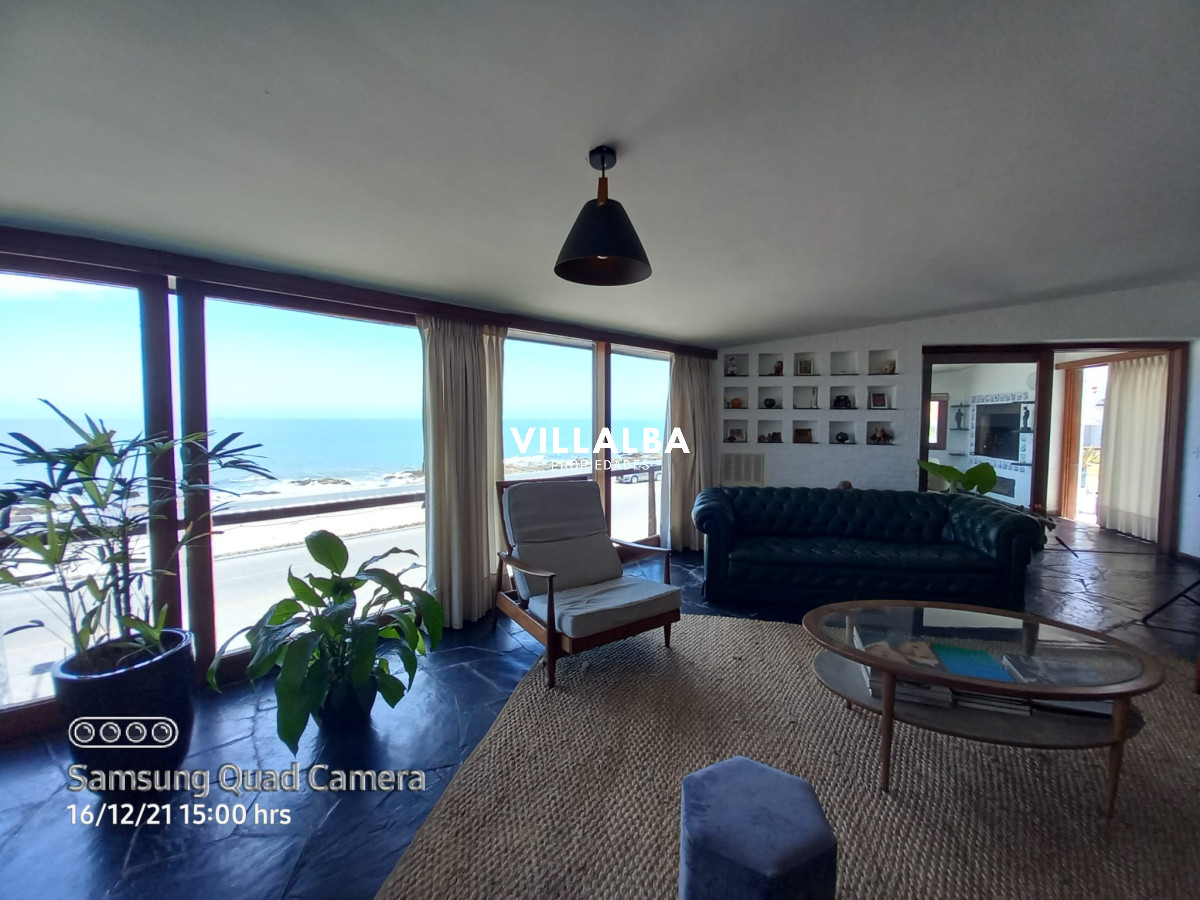 Casa ID.1689 - Vende casa en excelente estado, reciclada. De 6 dormitorios en Peninsula. Punta del Este