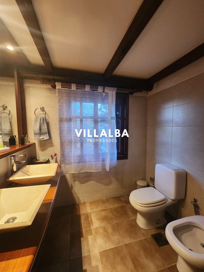 Apartamento ID.3730 - Vende casa en playa mansa punta del este