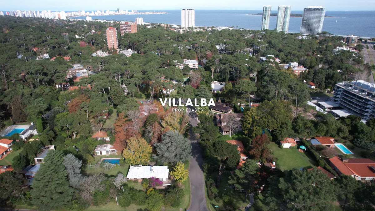 Casa ID.2933 - Casa en venta, Oportunidad para desarrollo inmobiliario en Playa Mansa, Punta del Este. 