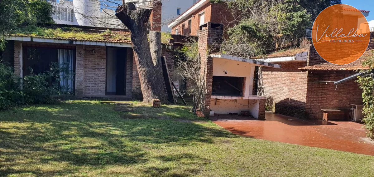 Casa ID.1483 - Venta Casa en Aidy Grill, Punta del Este con parrillero a pocas cuadras del mar