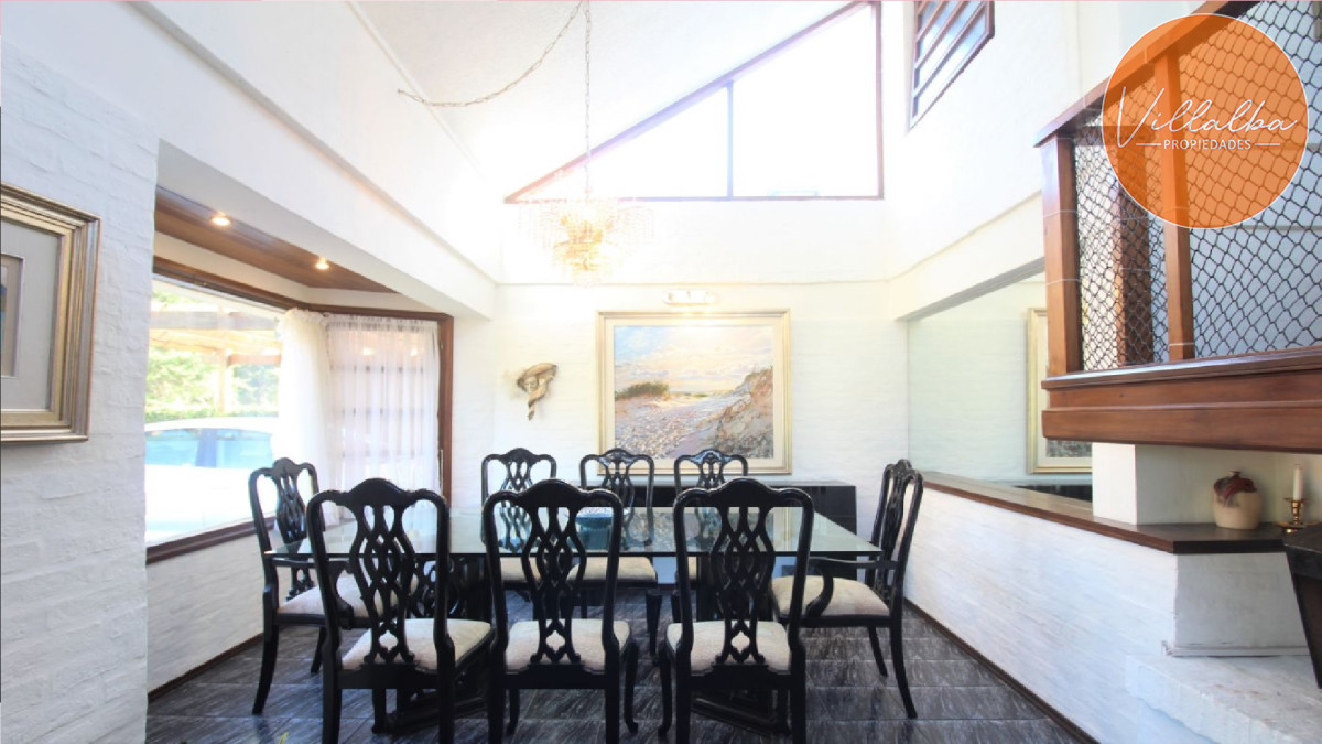 Apartamento ID.2206 - Casa en venta en playa Brava a solo 100 mts del mar. 4 dormitorios + dep.