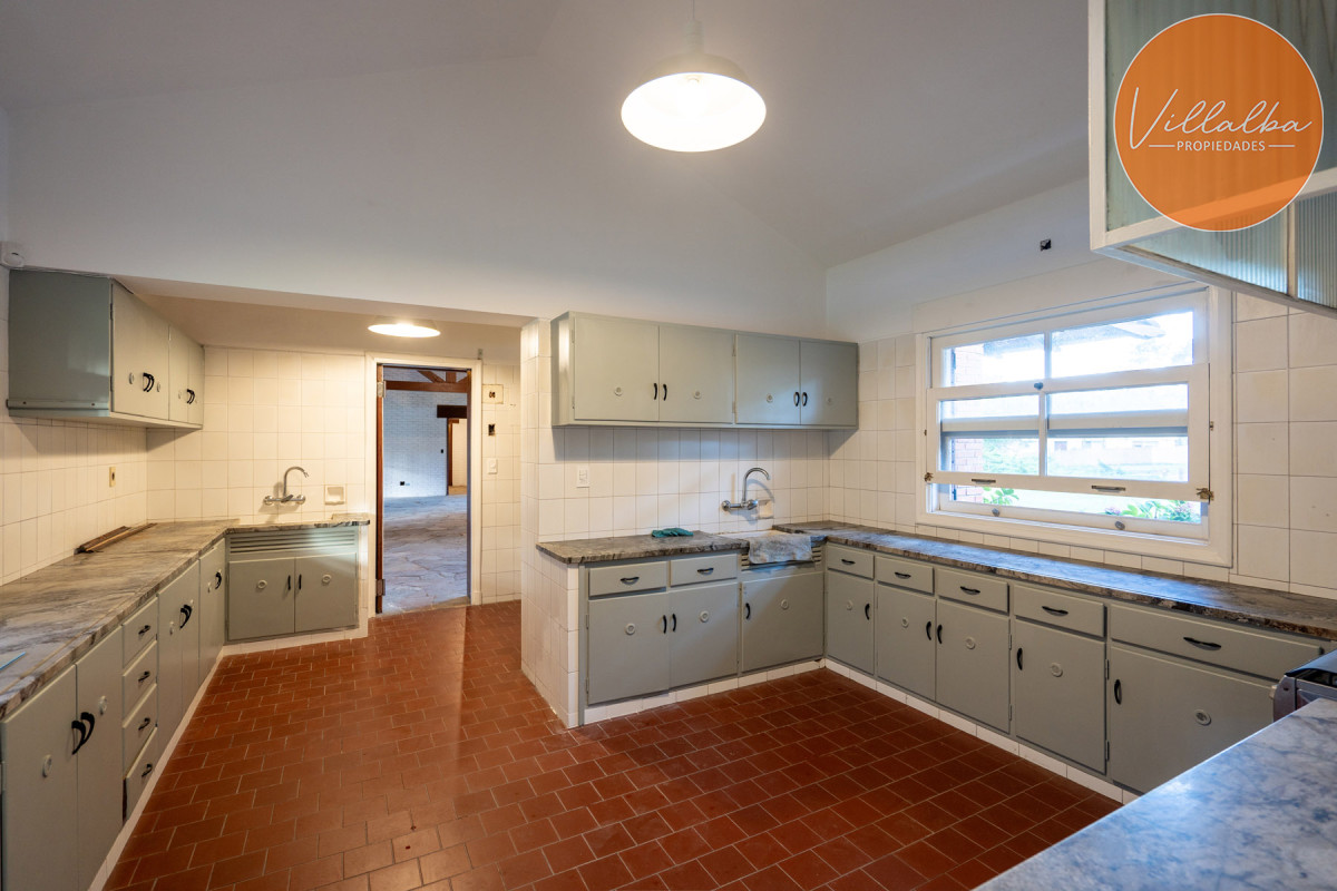 Apartamento ID.3251 - En venta casa de 4 dormitorios, con agradable entorno en Golf, Punta del Este.