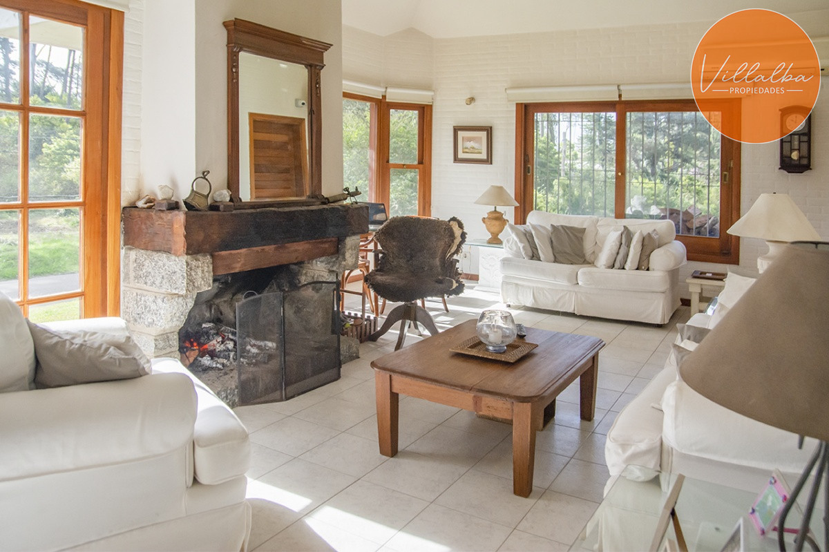 Casa ID.1694 - Gran chalet de 6 dormitorios en venta en zona residencial.