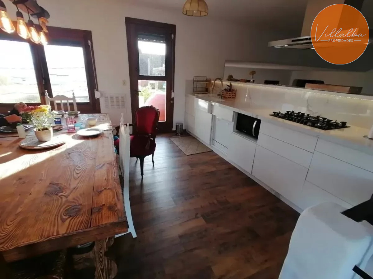 Casa ID.3324 - Chalet en venta con vista al mar en casco histórico de la Península. 
