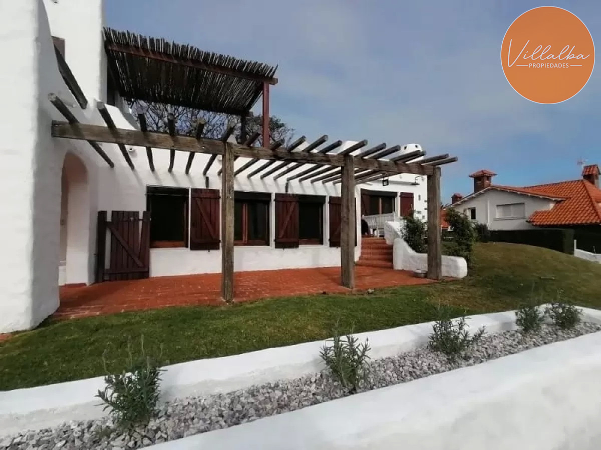 Casa ID.3324 - Chalet en venta con vista al mar en casco histórico de la Península. 