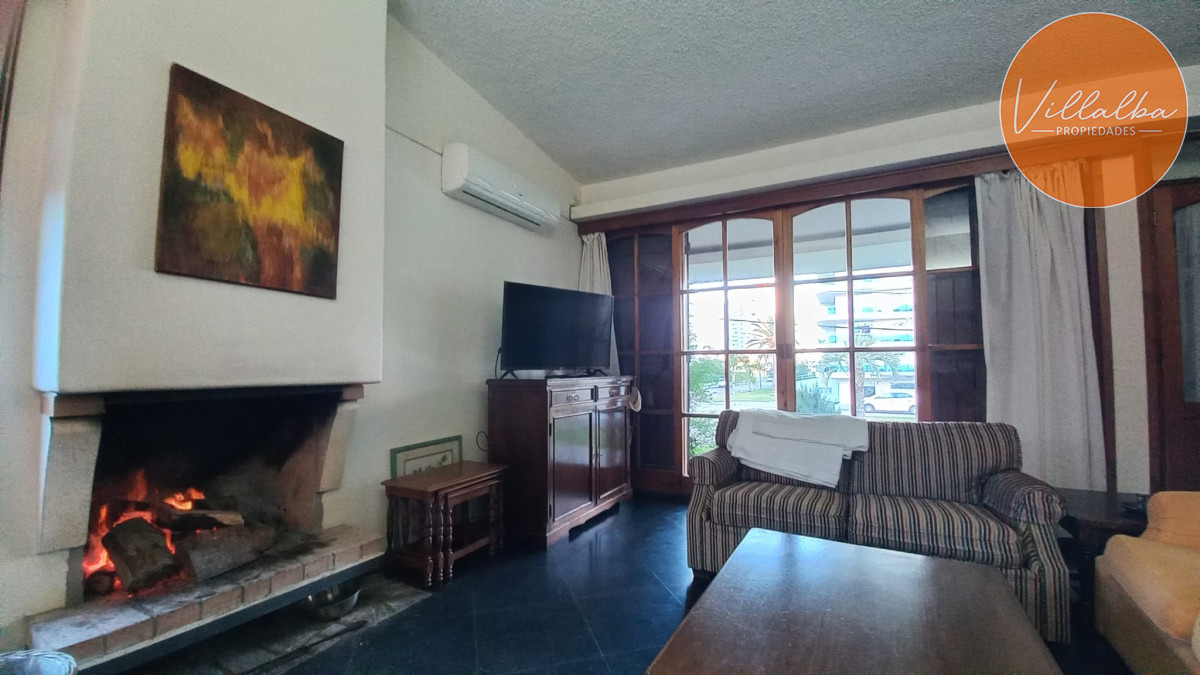 Casa ID.3319 - Vende casa de 3 dormitorios (incluye depp), en Parada 4 de Playa Mansa, Punta del Este 