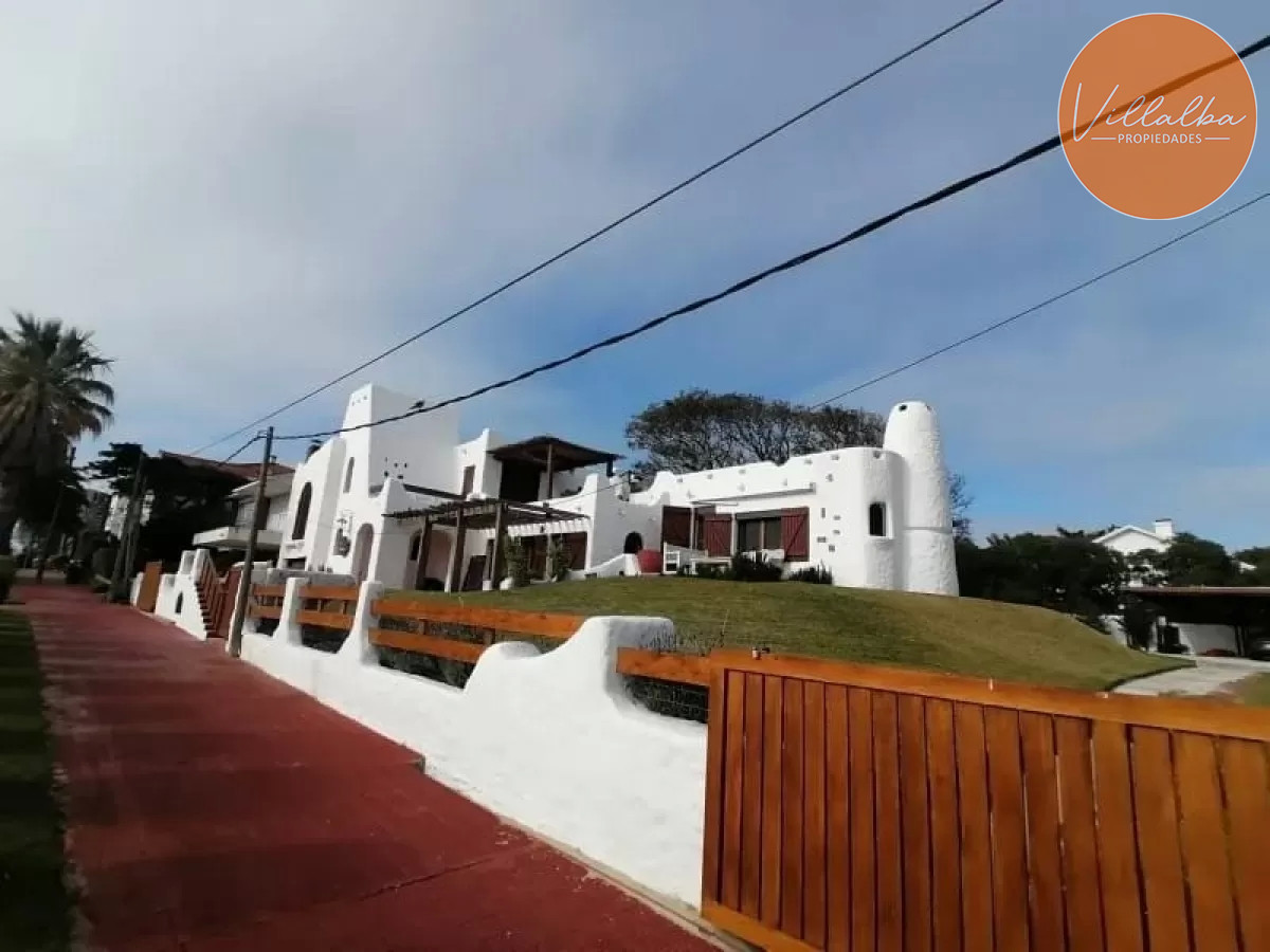 Casa ID.3324 - Chalet en venta con vista al mar en casco histórico de la Península. 