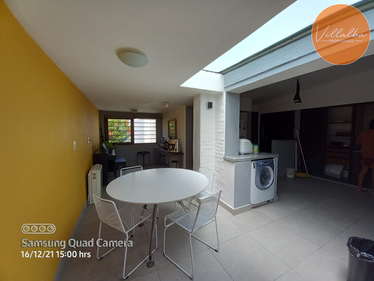 Casa ID.1689 - Vende casa en excelente estado, reciclada. De 6 dormitorios en Peninsula. Punta del Este 