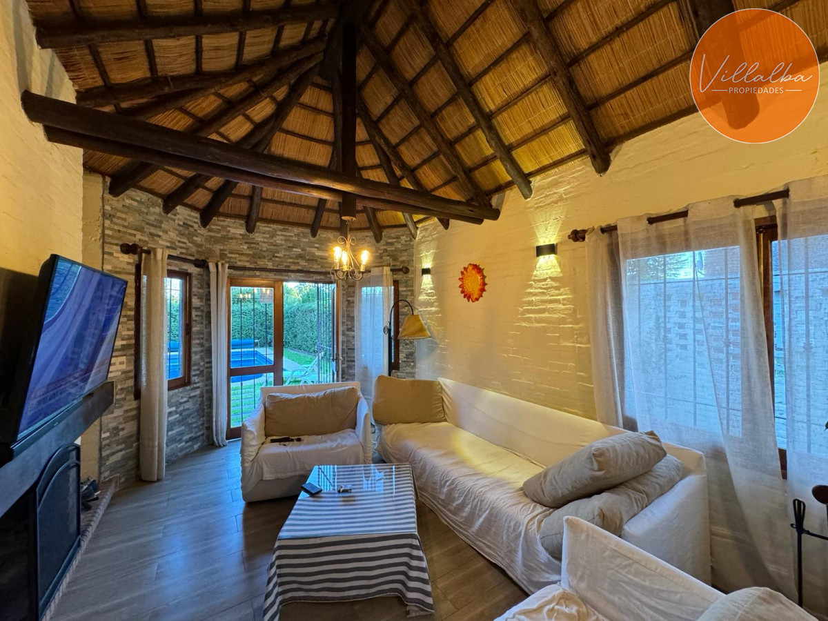 Apartamento ID.3034 - Vende casa de 3 dormitorios en Pinares, Punta del Este 