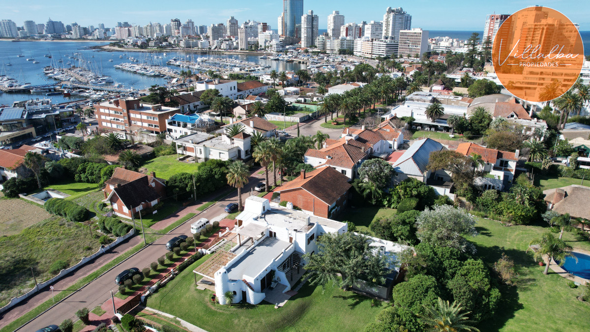 Casa ID.3324 - Chalet en venta con vista al mar en casco histórico de la Península. 