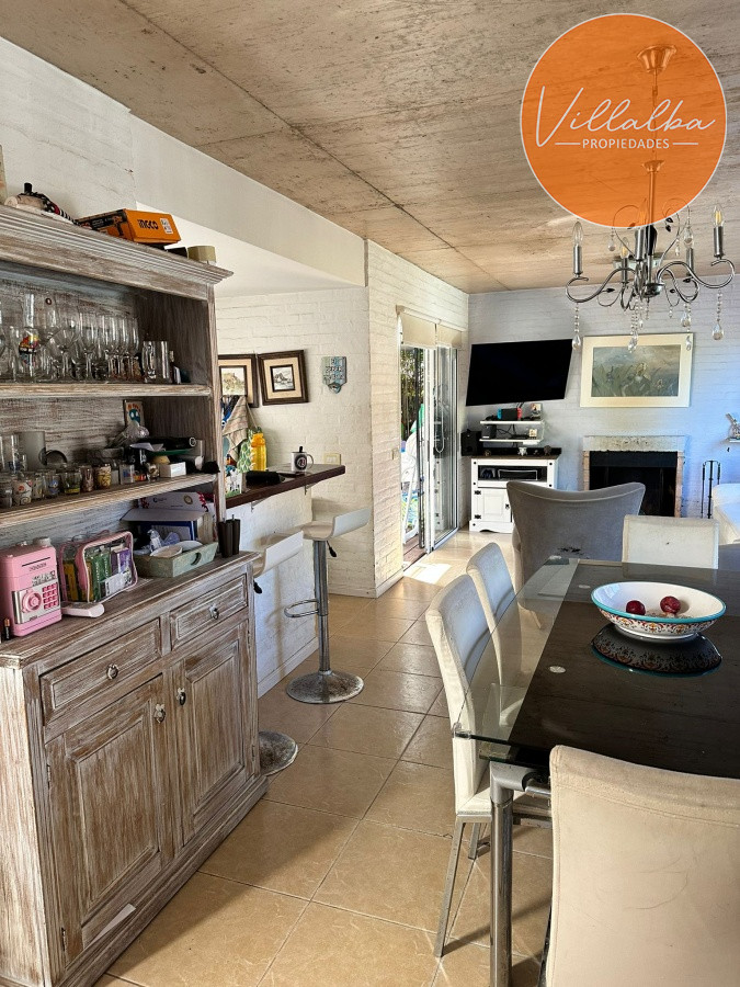 Casa ID.2173 - Vende casa en impecable estado. 3 dormitorios en Pinares, Punta del Este
