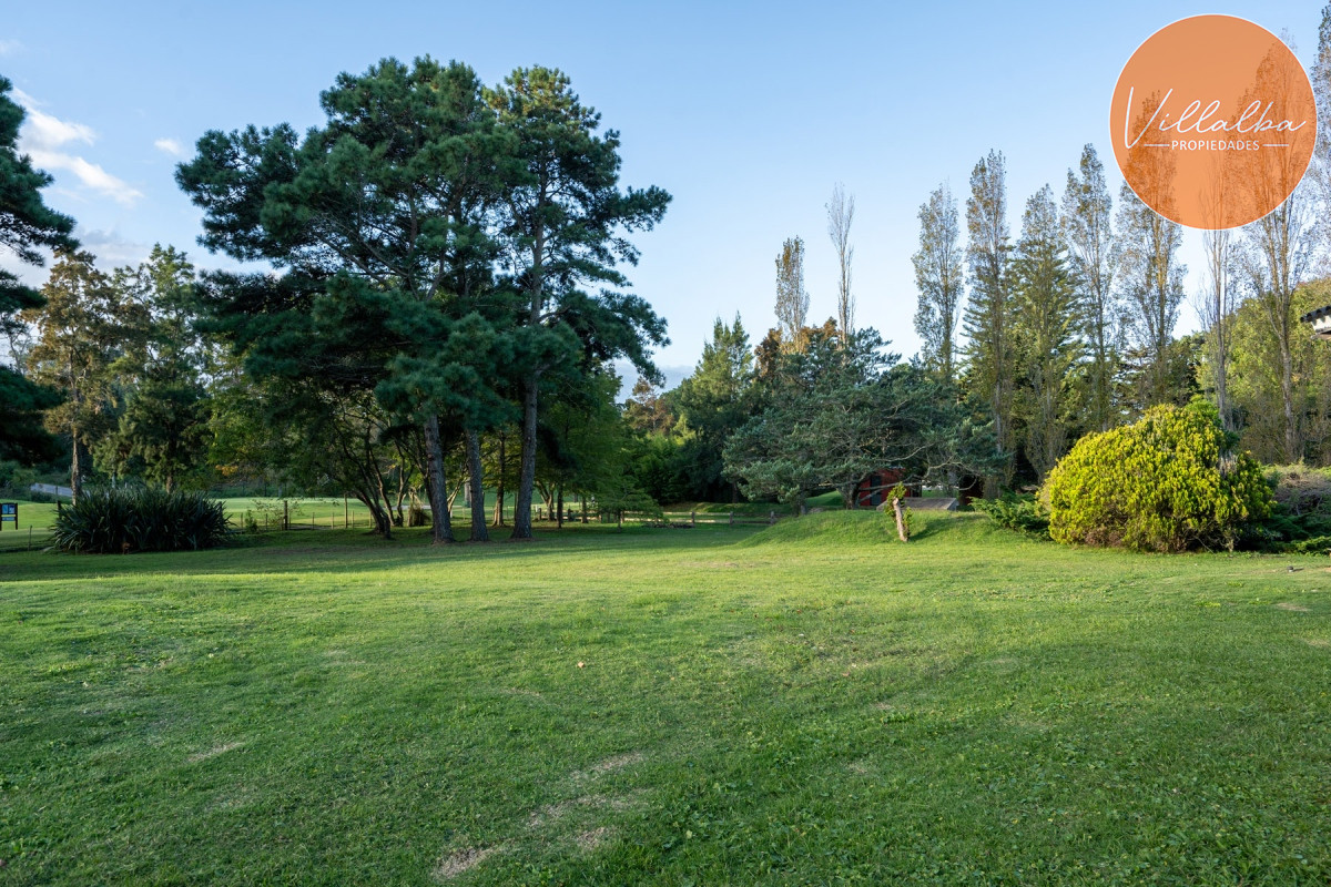 Apartamento ID.3251 - En venta casa de 4 dormitorios, con agradable entorno en Golf, Punta del Este.