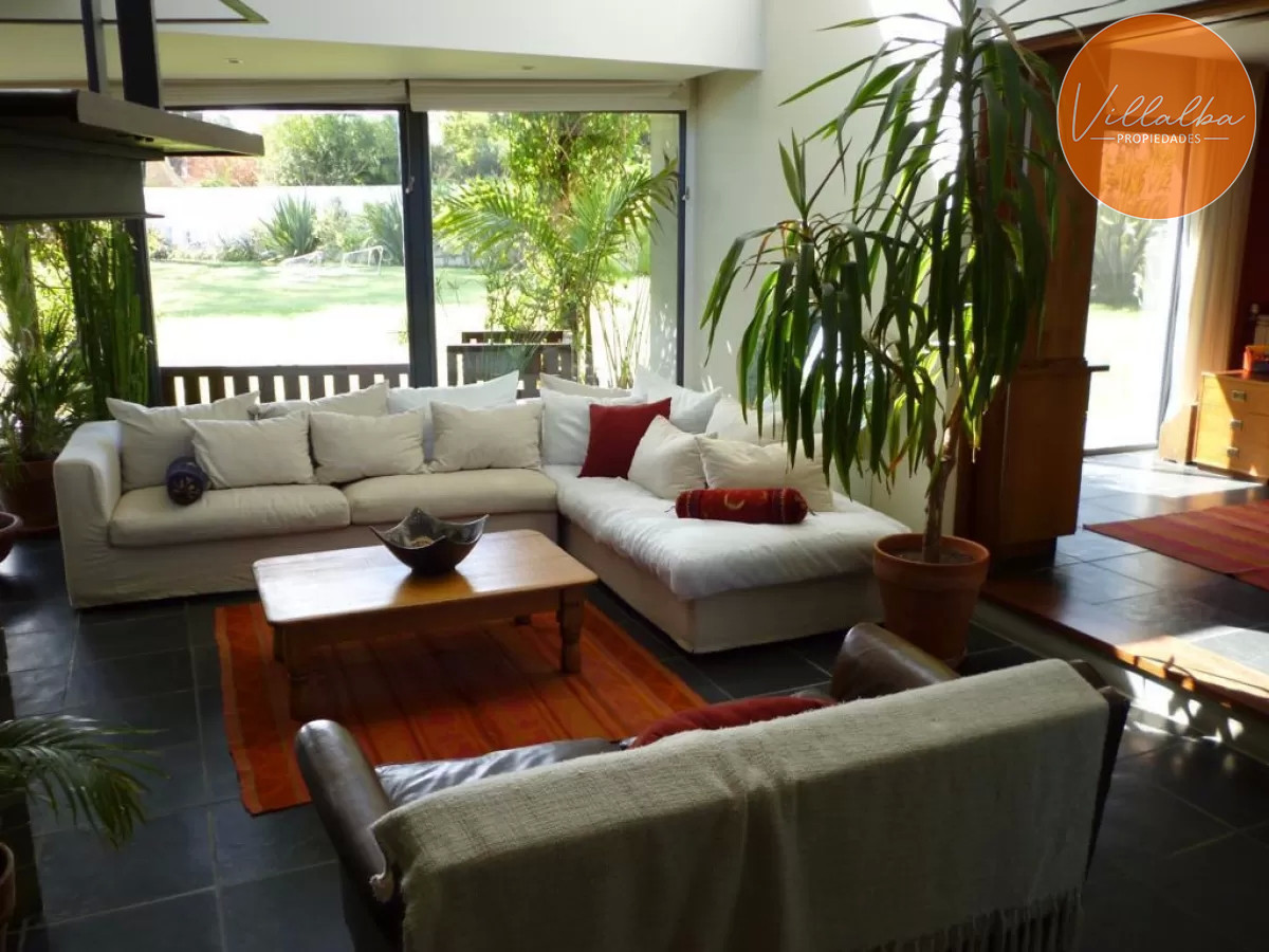 Apartamento ID.2245 - Casa de 4 dormitorios en venta en - Punta del Este