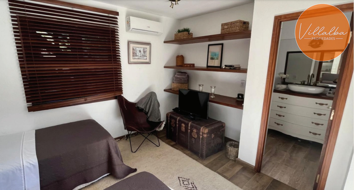 Apartamento ID.3313 - Venta de casa de 3 dormitorios + casa de huespedes mansa