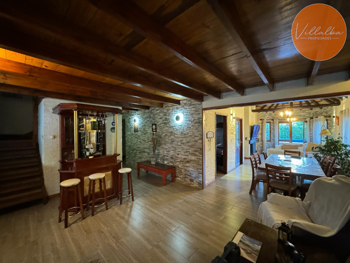 Apartamento ID.3034 - Vende casa de 3 dormitorios en Pinares, Punta del Este 
