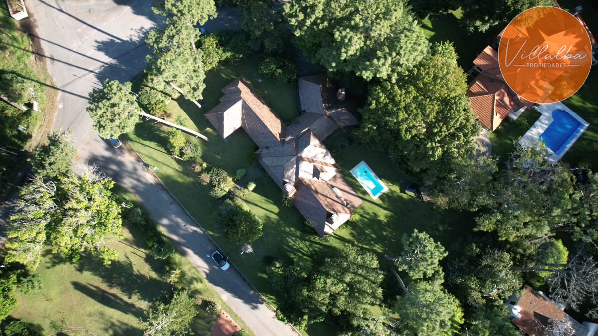 Casa ID.3323 - Hermosa mansión en Golf de 6 dormitorios , Punta del Este