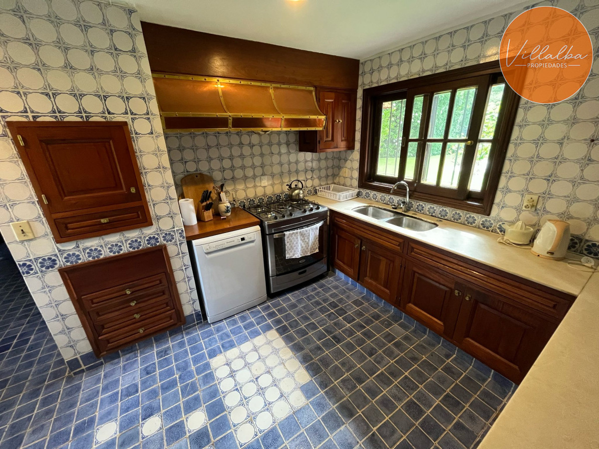 Casa ID.3323 - Hermosa mansión en Golf de 6 dormitorios , Punta del Este