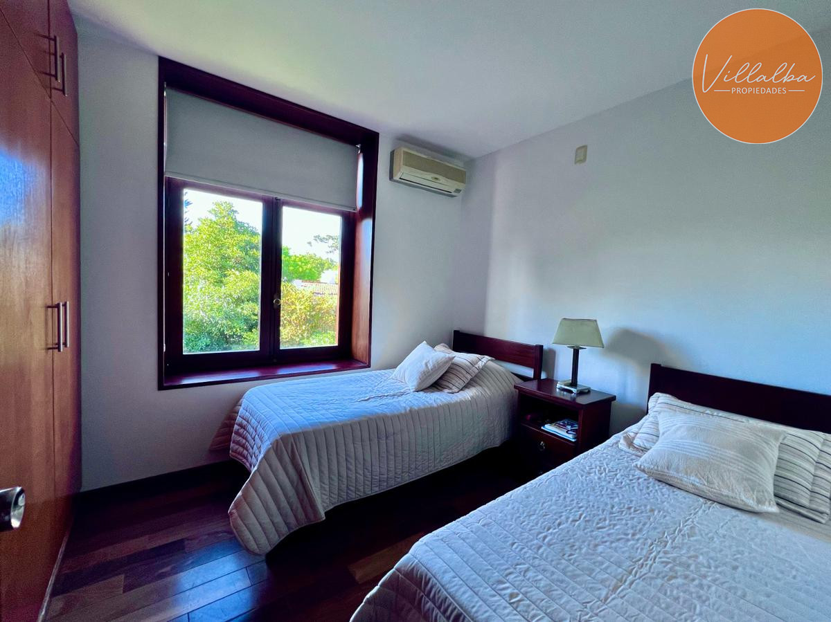 Apartamento ID.3325 - Hermosa casa en Playa Mansa, Punta del Este