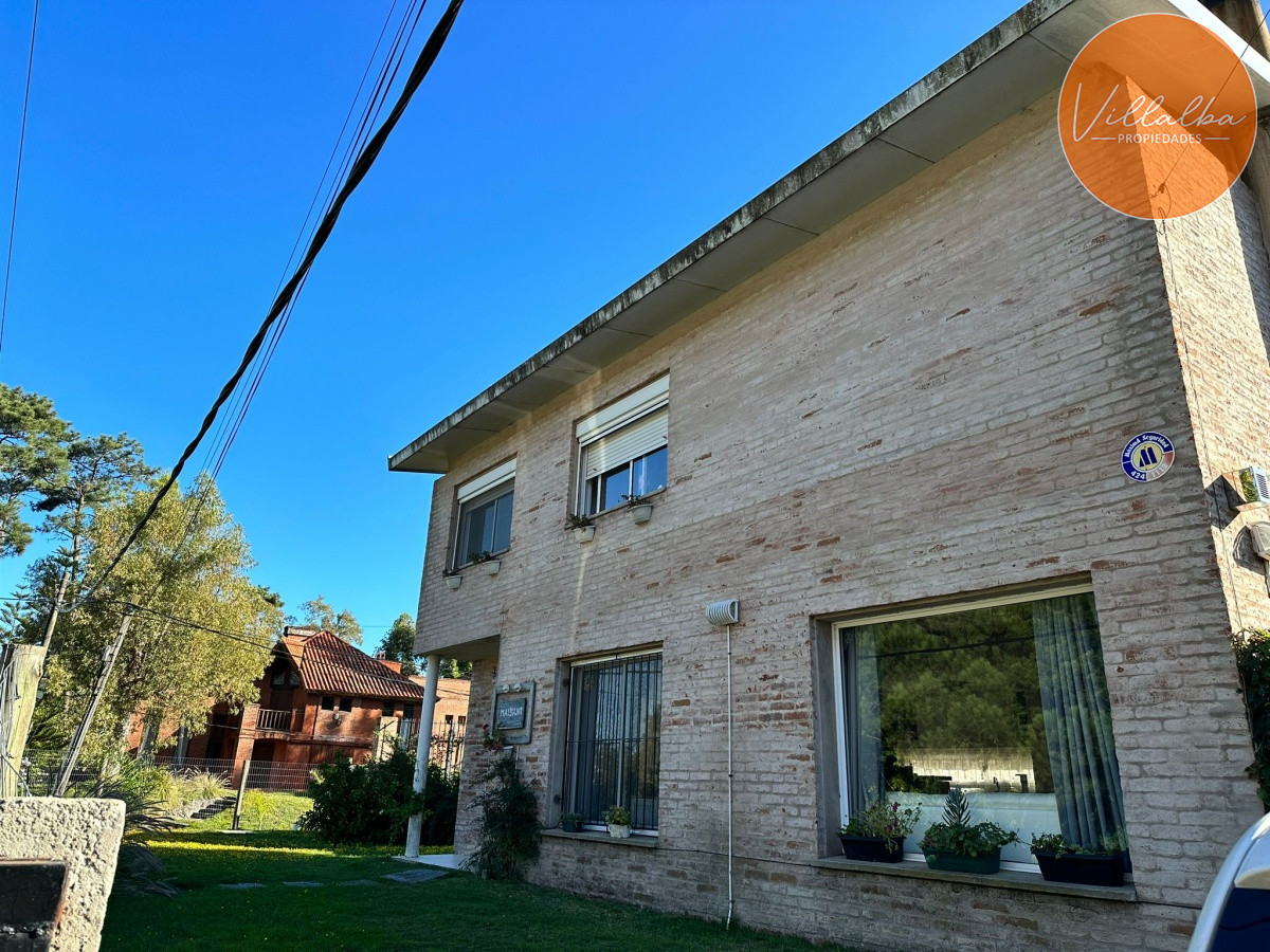 Casa ID.2173 - Vende casa en impecable estado. 3 dormitorios en Pinares, Punta del Este