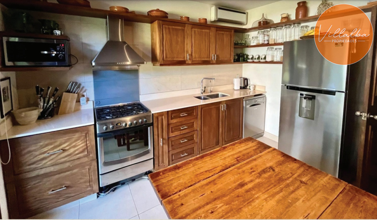 Apartamento ID.3313 - Venta de casa de 3 dormitorios + casa de huespedes mansa