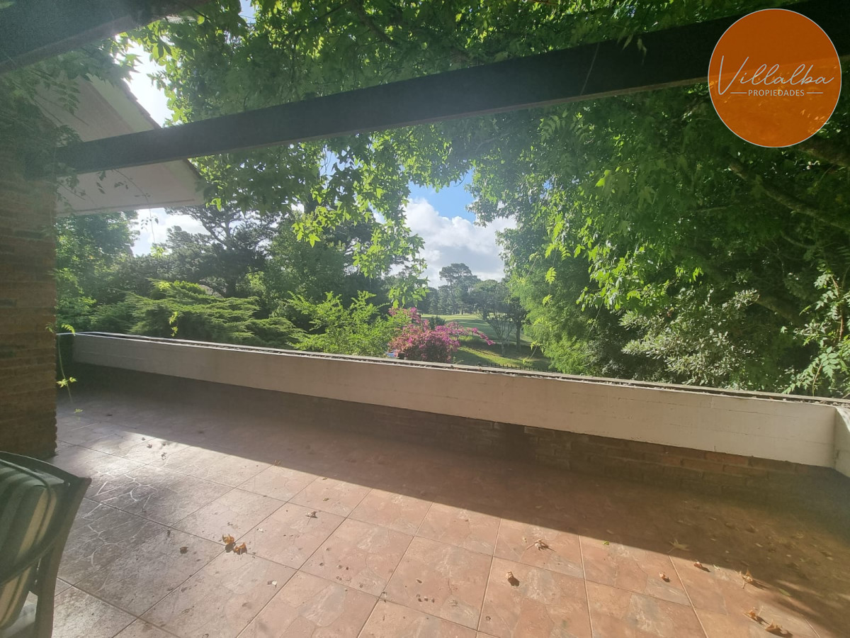 Apartamento ID.2762 - Espectacular chalet de gran tamaño, zona del Golf.