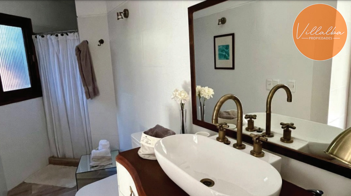 Apartamento ID.3313 - Venta de casa de 3 dormitorios + casa de huespedes mansa