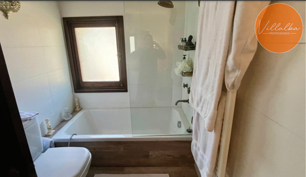 Apartamento ID.3313 - Venta de casa de 3 dormitorios + casa de huespedes mansa