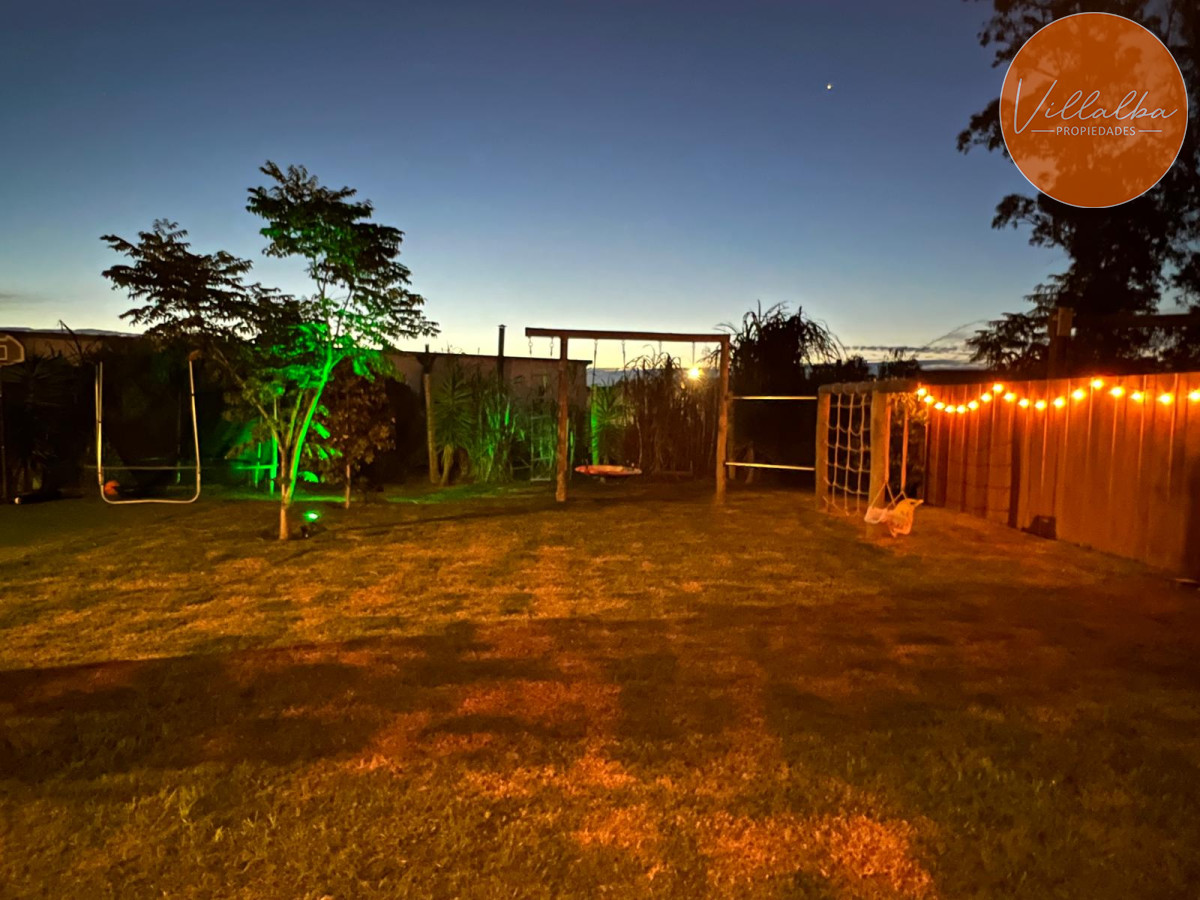 Apartamento ID.3301 - Vende casa de 3 dormitorios moderna en Maldonado, 
