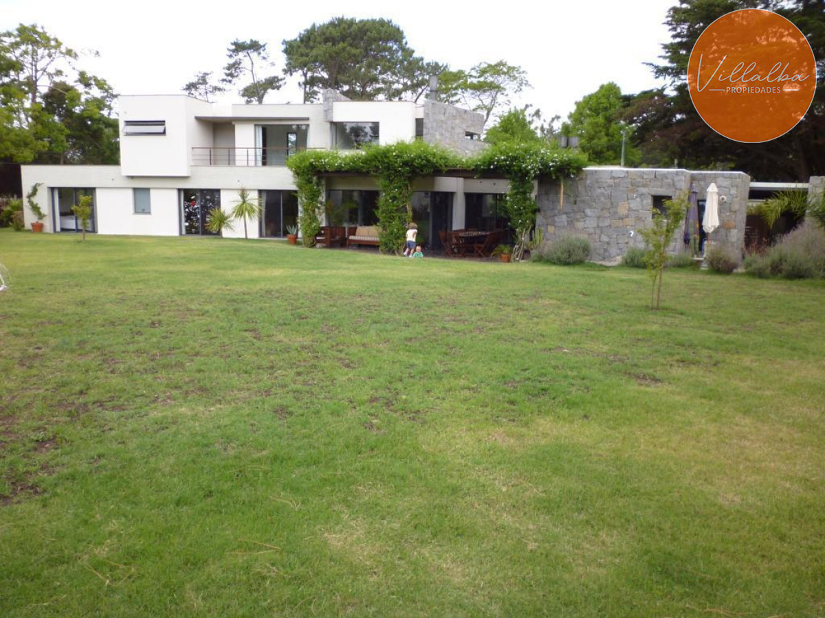 Apartamento ID.2245 - Casa de 4 dormitorios en venta en - Punta del Este
