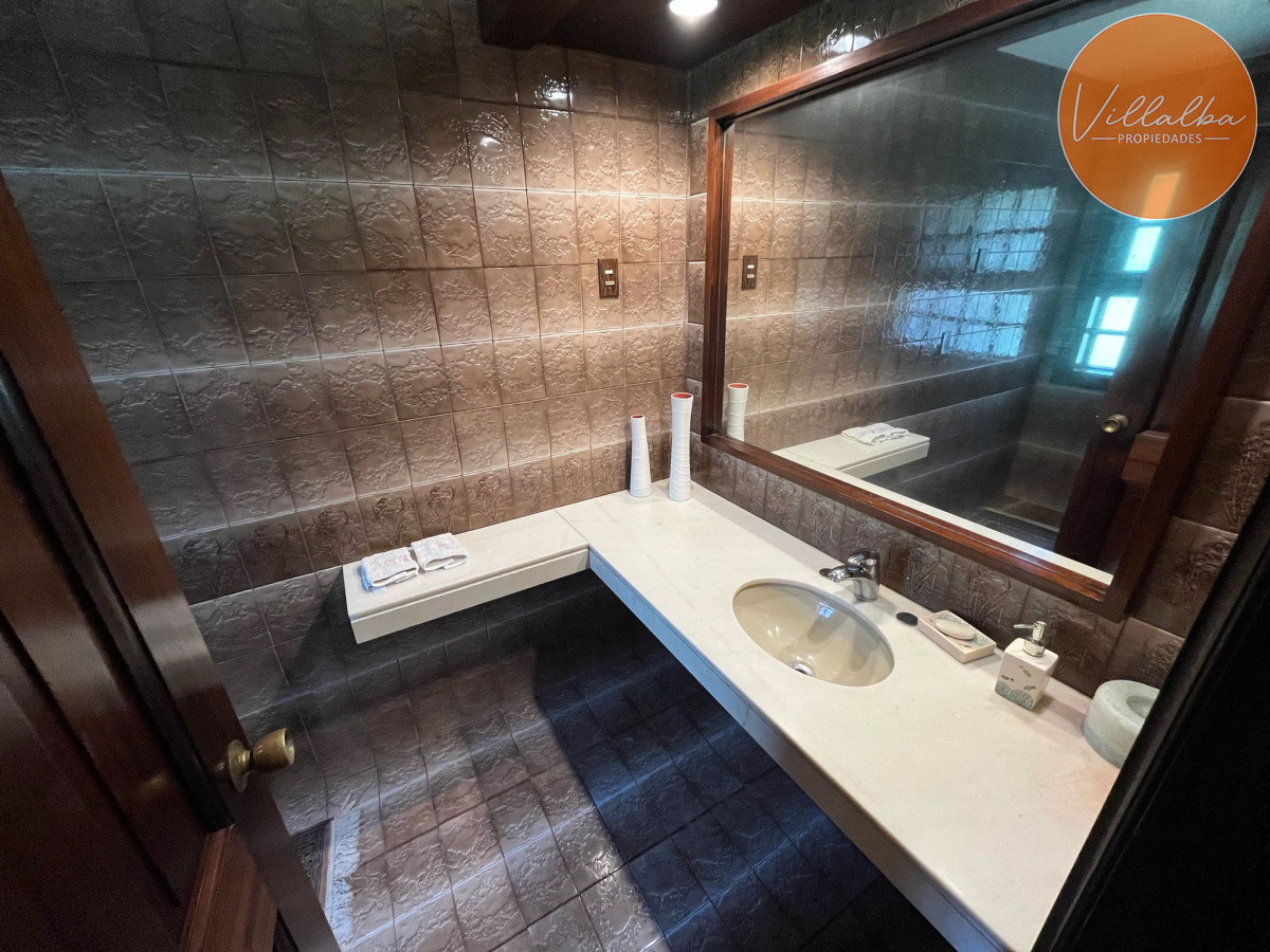 Casa ID.3323 - Hermosa mansión en Golf de 6 dormitorios , Punta del Este