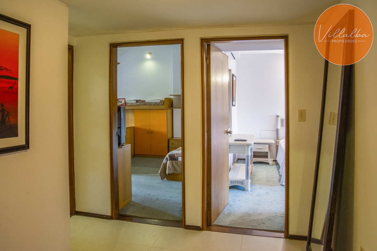 Apartamento ID.3594 - Casa a la venta en playa mansa Punta Del Este, gran tamaño ubicada en zona privilegiada.